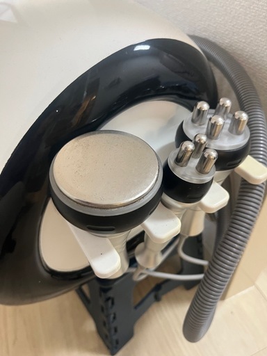 定価３０万円　エステの機械　キャビテーション　ラジオ波　超音波　吸引