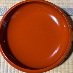 オレンジ色の木製盛り鉢