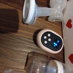 【大至急！】電動搾乳機　おまけ母乳保存パックと母乳パッドつき　瓶まとめ売りの画像