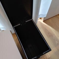ニトリ消臭スリムペダルペール(45L）白黒セットの画像