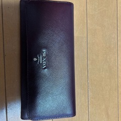 PRADA財布