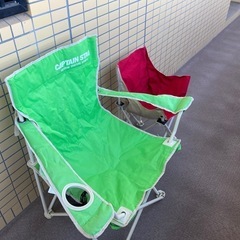 キャンプ用のイス、２つの画像