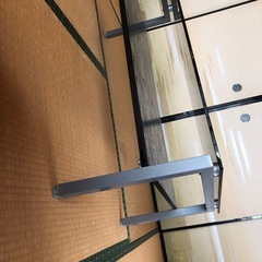 ガラス天板のテーブルの画像