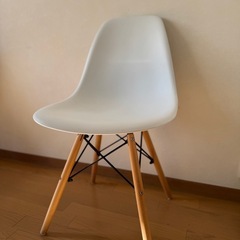ハーマンミラー　イームズチェアRP/ホワイト