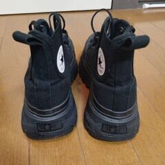 CONVERSE ALL STAR TREKWARE オールブラック ハイカットスニーカー - シンプル で スタイリッシュの画像