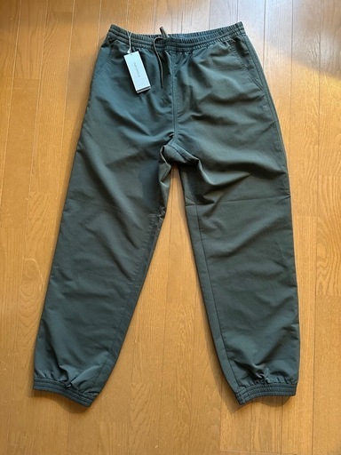 新品未使用　ナナミカ　カーキパンツ