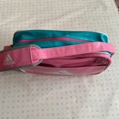 adidas スポーツバッグ ピンクの画像