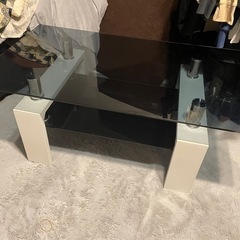ガラステーブルの画像