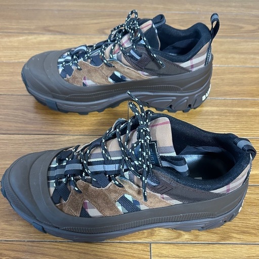BURBERRY人気のアーサースニーカー