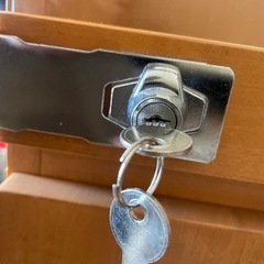 ガラスショーケース付き収納棚の画像