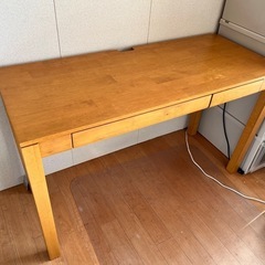 木製ワークデスク(ケーブル穴・電源タップ受け・引き出し付)の画像
