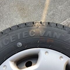 新品未使用 屋内保管 スタッドレスタイヤ　ホイル付の画像