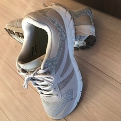 ［お話中］レディース　スニーカー　ダンロップ24.5EEEの画像