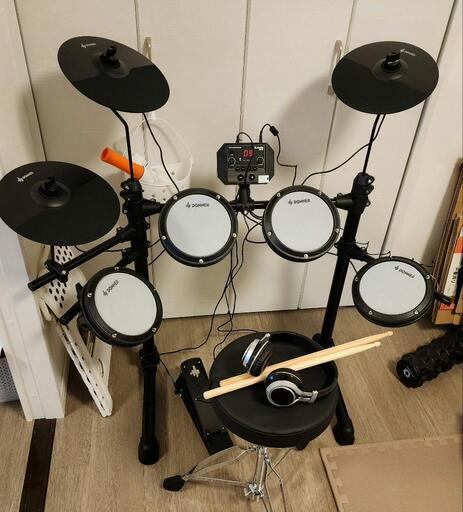 Donner 電子ドラム セット メッシュ\n折りたたみ式 小型 ドラムスローン スティック ヘッドホン オーディオケーブル デラックスメッシュキット付き \n日本語取扱説明書 DED-80（4ドラム3シンバル）