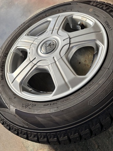 【美品】DUNLOPスタッドレスタイヤ　13インチ　ホイールつき