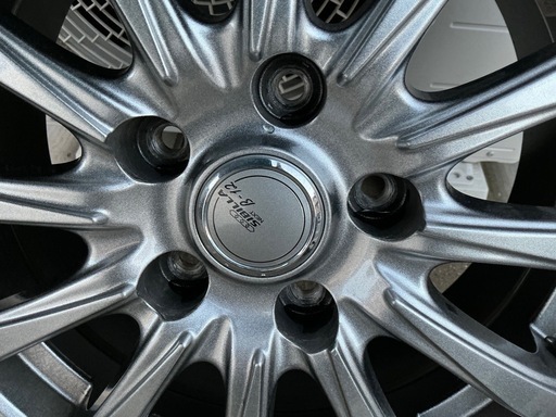 スタッドレスタイヤ　195/65 R15