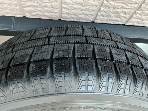 スタッドレスタイヤ　195/65 R15