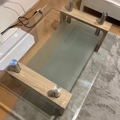 ガラステーブルの画像