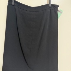 女性用スーツ(黒) ジャケット2枚、スカート3枚の画像