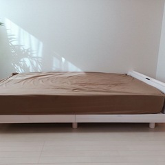 コンセント付ベットフレーム（マットレス無料）の画像