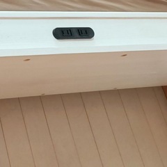 コンセント付ベットフレーム（マットレス無料）の画像