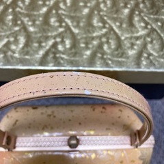 金色 花柄 和装用ハンドバッグ 箱付き成人式　バッグ　金ラメ　キンワシ　合皮の画像