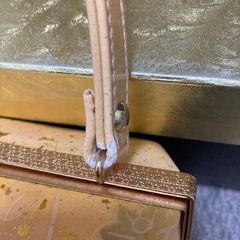 金色 花柄 和装用ハンドバッグ 箱付き成人式　バッグ　金ラメ　キンワシ　合皮の画像