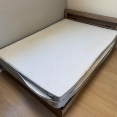コアラマットレス　ダブル　ベッドフレーム付き