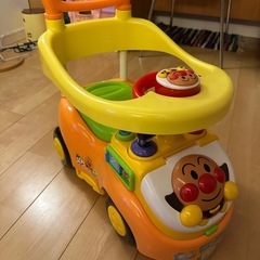 アンパンマン乗り物玩具(よくばりビジーカー)