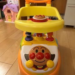 アンパンマン乗り物玩具(よくばりビジーカー)の画像