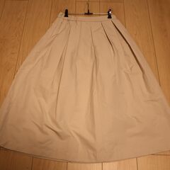 【新品】　GU タフタ　フレアミディスカート　Lの画像