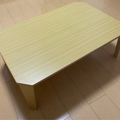 テーブルとラック
