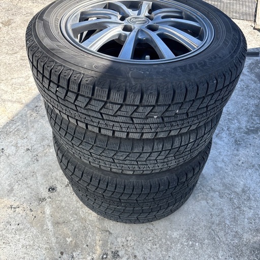 ヨコハマタイヤのスタッドレスタイヤ175/65R15 スタッドレス 15インチ