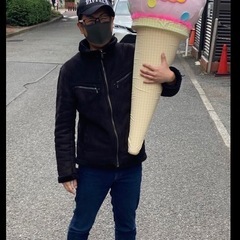 大きなアイスクリームのオブジェの画像