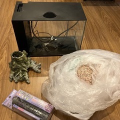 【決まりました】水槽4点セット(水槽、ヒーター、底砂、オブジェ )