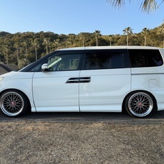 エリシオンプレステージ3.5 車高調　20アルミの画像