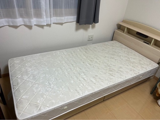 シングルベッド照明、コンセント付き (ハム) 各務原のベッド《シングルベッド》の中古あげます・譲ります｜ジモティーで不用品の処分