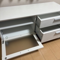 【楽天市場】テレビ台 クリスタル調取っ手 引き出し 2杯 幅80cm （ 送料無料 白家具 シャビー TV台 AVラック TVボード 桐製 木製 軽量  完成品 テレビボード テレビラック AVボード ホワイトインテリア ホワイト おしゃれ ） : リビングート 楽天市場店