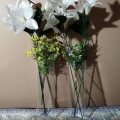 ユリ·小花の造花とガラス花瓶