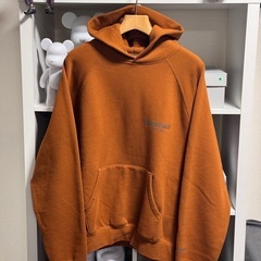 MR PORTER限定 FEAR OF GOD ESSENTIALS 限定カラー の画像