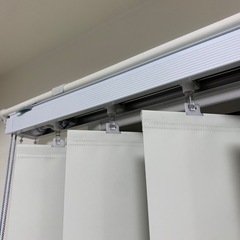 カーテンレール装着用　バーチカルブラインド2枚セットの画像