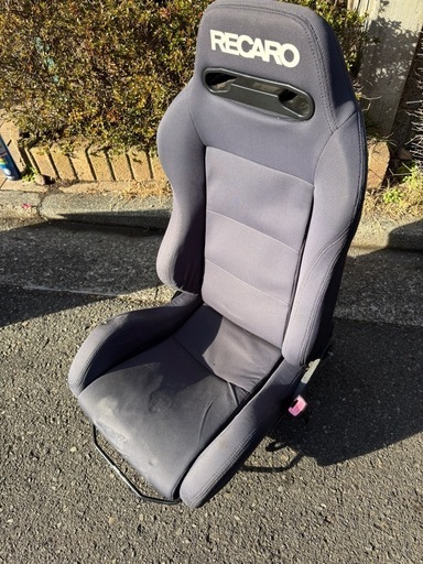 RECAROセミバケットシート