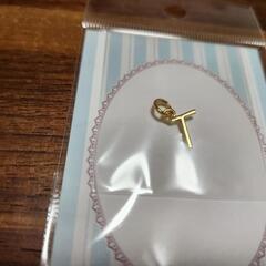 手芸用品チャーム　1cmくらい　YとTの画像