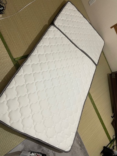 シングルマットレスおよびベッド