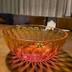ピンクのガラスボウル