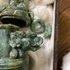 獣摘み 耳付け 玉壺 翡翠？ 香炉 レトロ アンティーク 美術工芸品 オブジェ 置物 縁起物 インテリア 仏教美術の画像