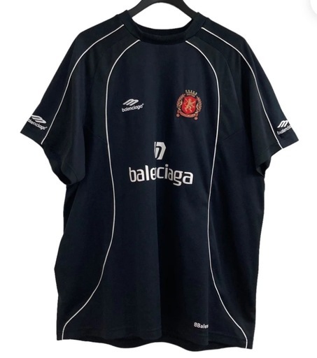 バレンシアガ　サッカー　Tシャツ バレンシアガ サッカージャージ Tシャツ ブラック > トップス