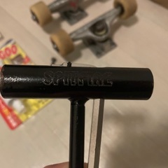 スケボーとメンテナンスセットの画像