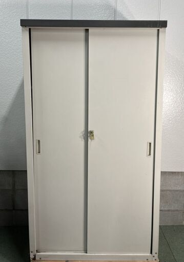 スチール製 3段 物置 収納庫 屋外収納 鍵付 幅90cm×奥行47cm×高さ162cm (リユース店・ユーコン) 東大阪の収納家具《物置 》の中古あげます・譲ります｜ジモティーで不用品の処分