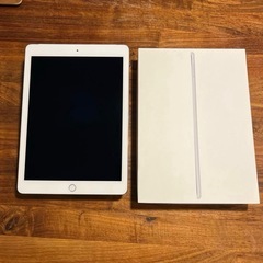 iPad Air2 cellularモデル 64G docomo バッテリー最大容量93％　箱･充電器･ケーブル･ケース付の画像